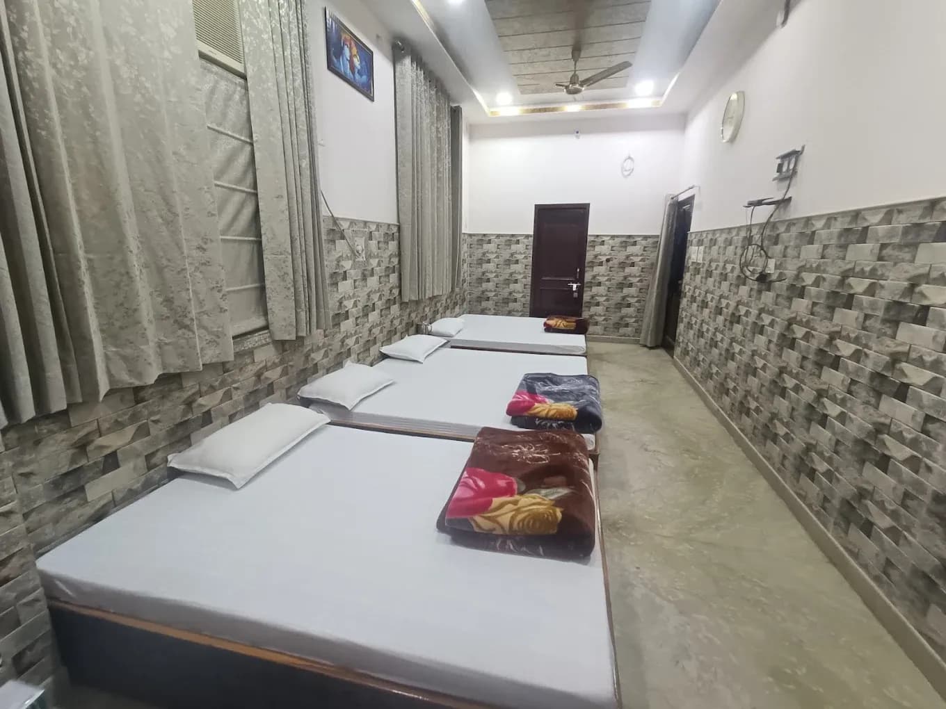 11 Bed AC Hall
